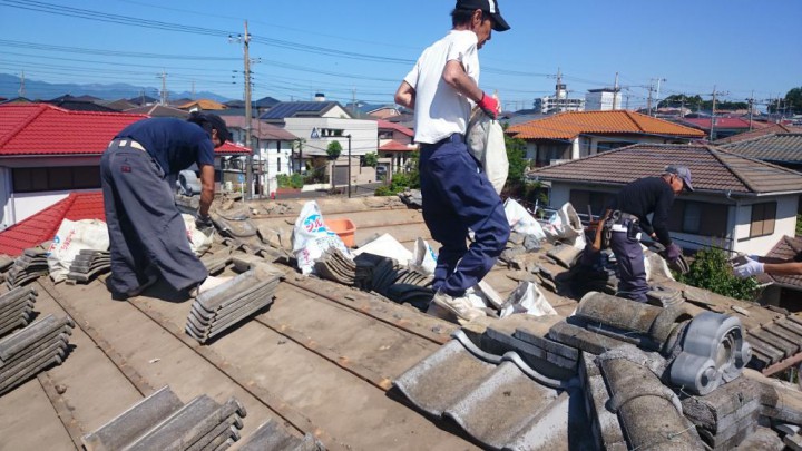 施工中 1｜心配だった屋根が軽くなり安心♪　屋根工事・海老名市浜田町