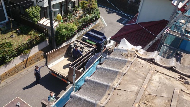 施工中 2｜心配だった屋根が軽くなり安心♪　屋根工事・海老名市浜田町