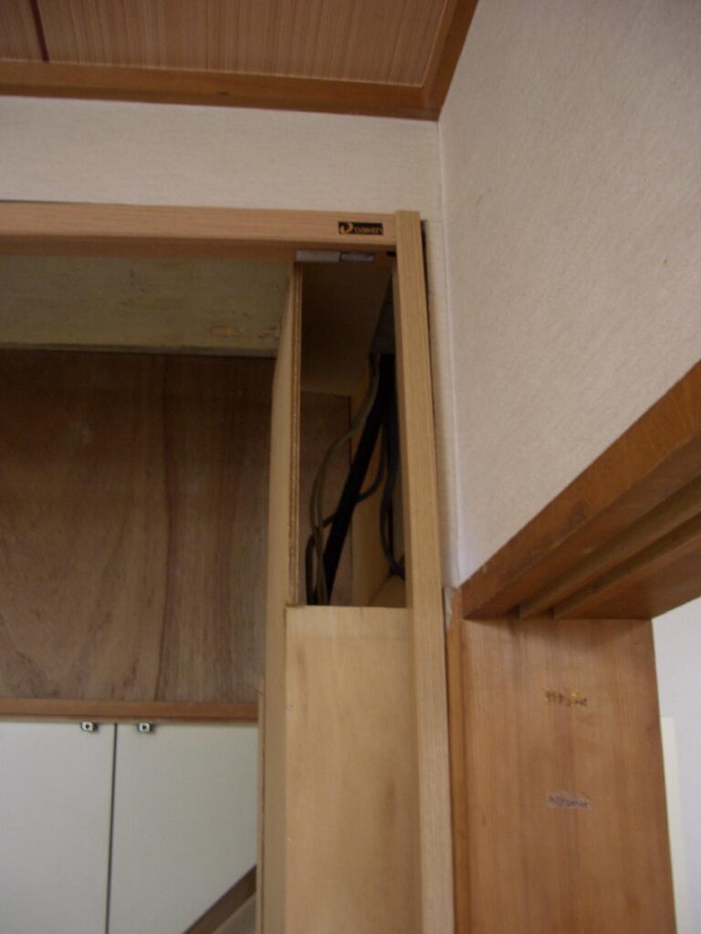 施工中 3｜押し入れをクローゼットにリフォーム。使い勝手も良くなりました♪　改装・改築　海老名市