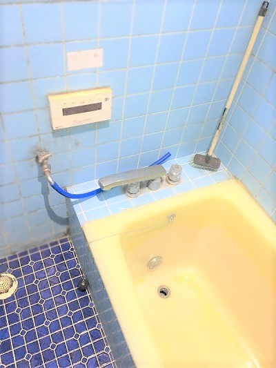 施工前（Before） 1｜寒くてカビがとれないタイル浴室をリフォーム　海老名市