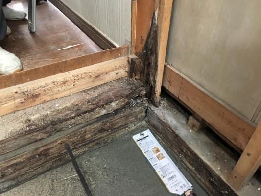 施工中 2｜海老名市　古いタイル張りの浴室を解体したら…
