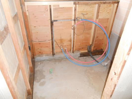 施工中 4｜海老名市　古いタイル張りの浴室を解体したら…