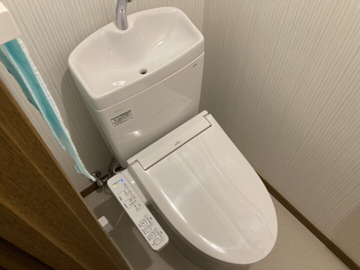 施工事例写真 2｜海老名市　1階・2階を最新トイレにリフォーム！水道代の節水に。
