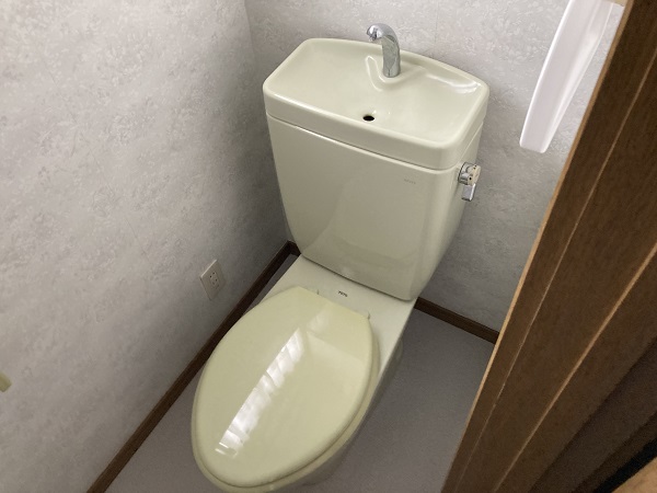 施工前（Before） 2｜海老名市　1階・2階を最新トイレにリフォーム！水道代の節水に。