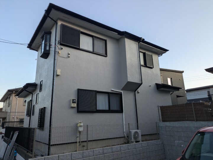 屋根・外壁塗装工事・玄関ドア交換工事　落ち着いた雰囲気になりました。海老名市Ｔ様