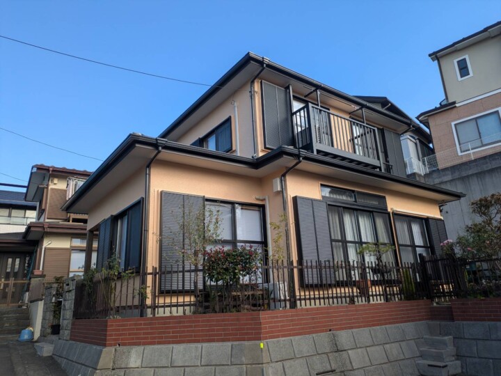 施工事例写真 2｜色が鮮やかで明るい雰囲気になりました。屋根・外壁塗装・雨戸交換工事　海老名市O様