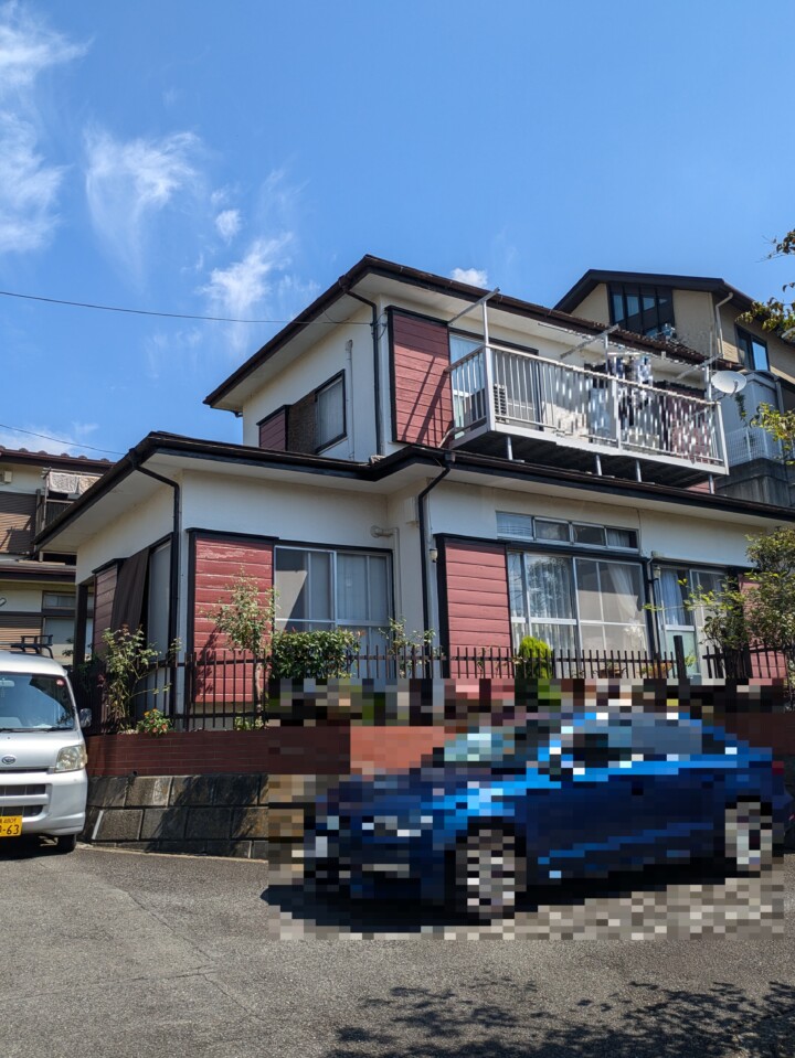 施工前（Before） 1｜色が鮮やかで明るい雰囲気になりました。屋根・外壁塗装・雨戸交換工事　海老名市O様