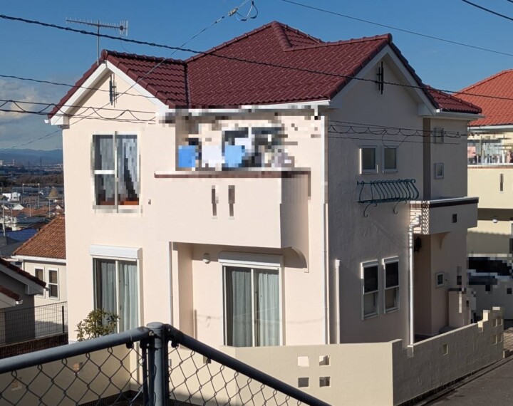 海老名市、屋根・外壁・塀塗装工事の施工後です。 屋根は、アステックペイント「スーパーシャネツサーモSi」です。 外壁は、アステックペイント「リファイン1000Si-IR」です。