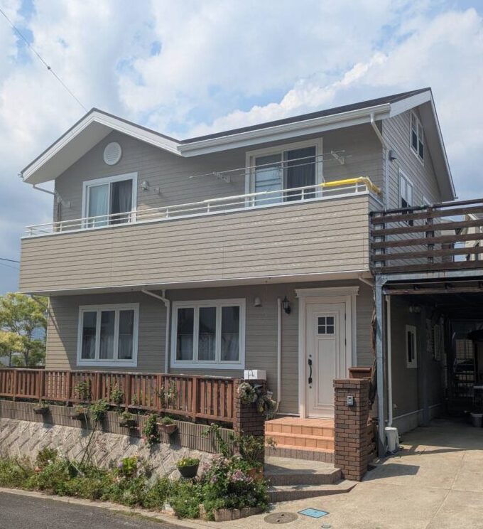 海老名市、外壁塗装工事の施工後です。 アステックペイントの「リファイン1000Si-IR」です。