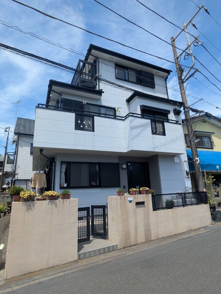 海老名市の屋根外壁塗装、施工前です。