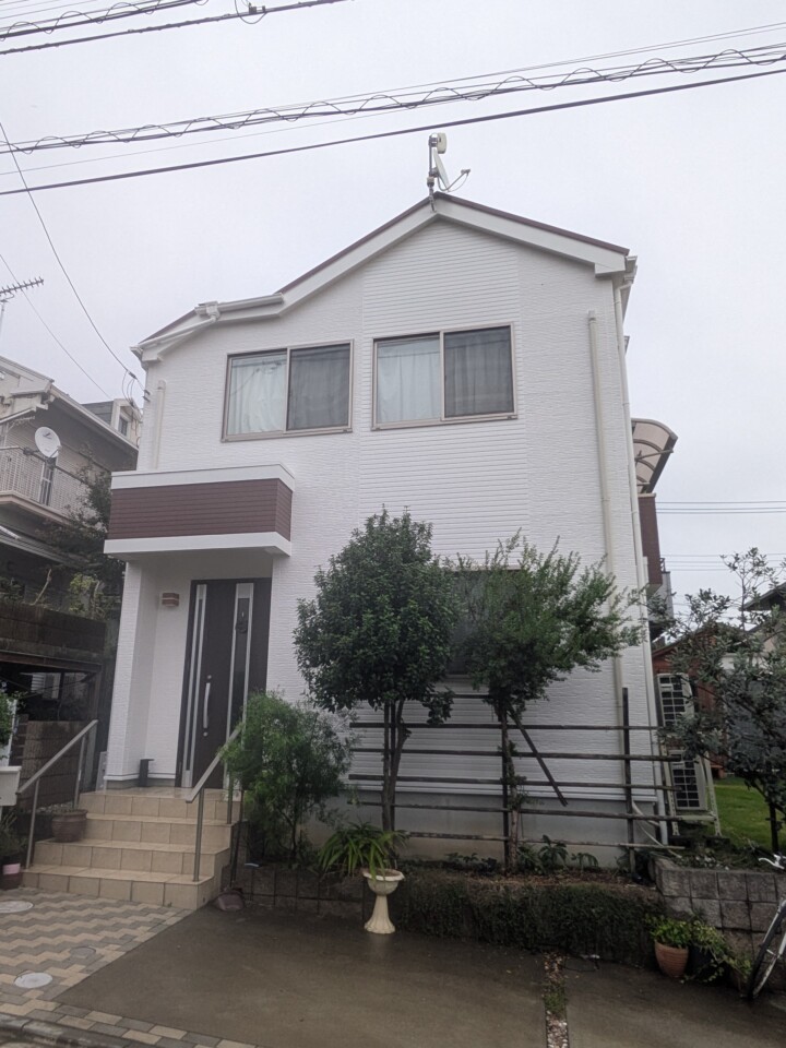 海老名市で屋根外壁塗装、完成写真です。