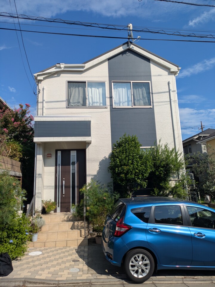 海老名市で屋根外壁塗装、施工前です。