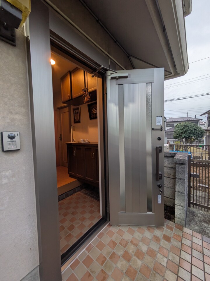 施工事例写真 2｜玄関扉を新しく！　海老名市　Ｏ様