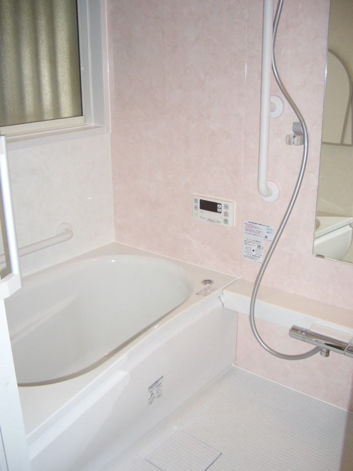 古い浴室も明るいピンク色になりました 浴室工事 座間市 海老名 綾瀬 座間市のリフォーム会社 ダイコウ